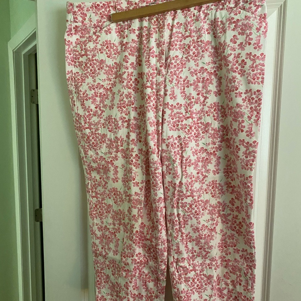 Floral cropped pants